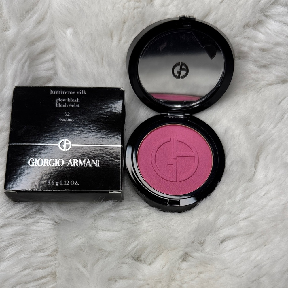 Giorgio Armani Luminous Silk Blush in Vibrant Pink